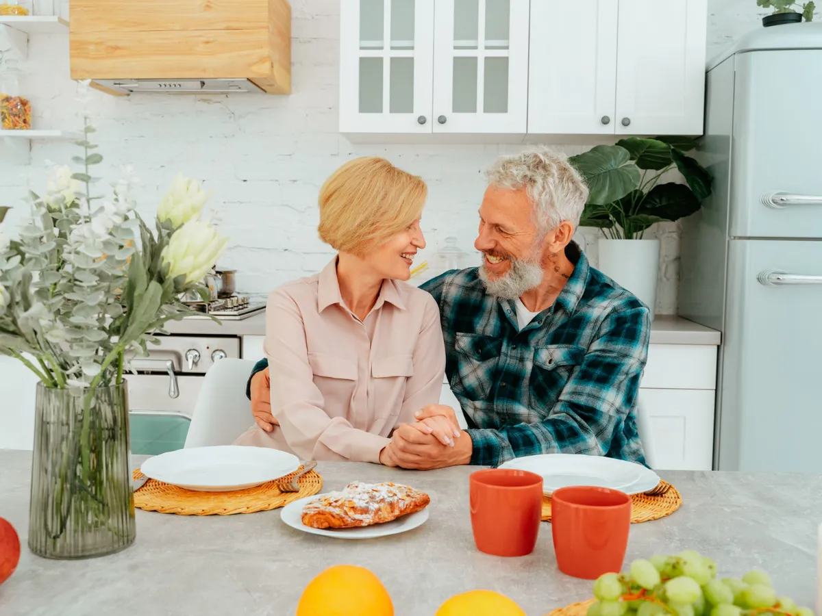 În ce orașe s-a încărcat cardul de alimente? De ce doar unii pensionari au primit banii? - Foto: Freepik