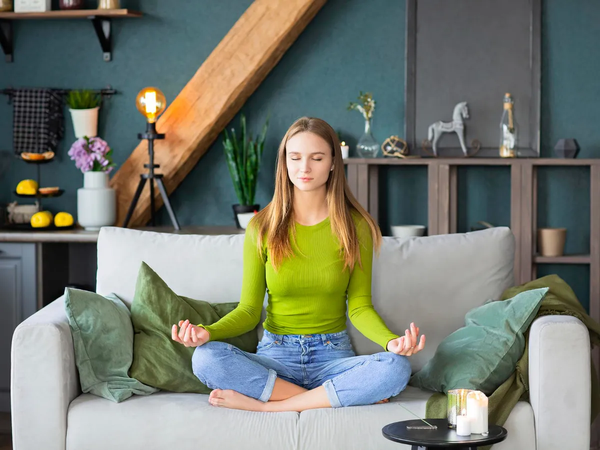 Femeie care meditează - Foto: Freepik (Imagine cu rol ilustrativ)