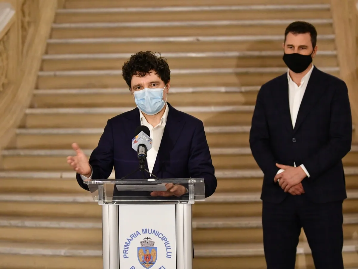 Nicuşor Dan vrea ca investiţiile în şcoli începute de municipalitate să fie preluate de primăriile de sector sau de CNI/FOTO: Facebook