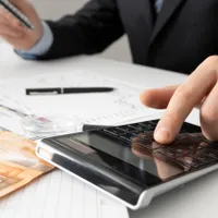 Ce credit ipotecar îți poți lua cu 5.000 lei salariu? Abia îți ajunge de o garsonieră - Foto: Freepik.com (Imagine cu caracter ilustrativ)