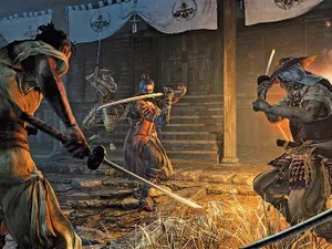 INTENȚII CRIMINALE Fiecare luptă cu săbiile se simte ca viața și moartea în Sekiro, cu dușmani abili din toate părțile.