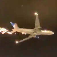 Un avion plin cu pasageri a decolat din New Jersey și a început să se dezintegreze în zbor. / Foto: airlive.net