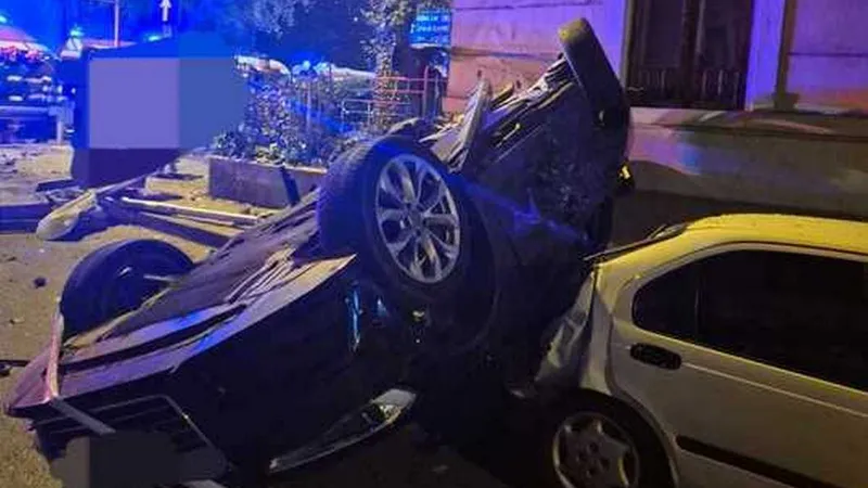 4 mașini, 7 victime. Un șofer vitezoman a provocat un accident la limita tragediei în Pitești - Foto: ISU Argeș