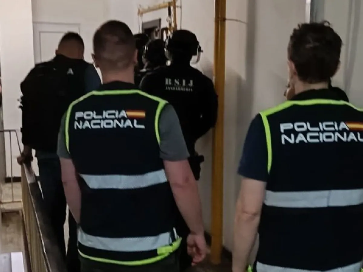 Polițiști spanioli - Foto: Poliția-DIICOT