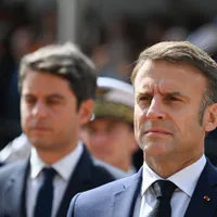 Criză politică în Franța. Macron îi cere premierului să nu demisioneze: Stabilitatea țării, în joc - Foto: Profimedia images
