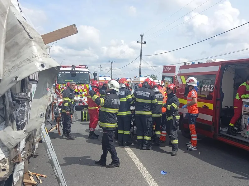 Accident grav la Lețcani, în județul Iași. Mai multe persoane sunt rănite. S-a activat Planul Roșu - Foto: ISU Iași