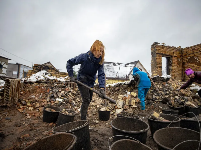 Voluntari în Kiev - Foto: Profimedia