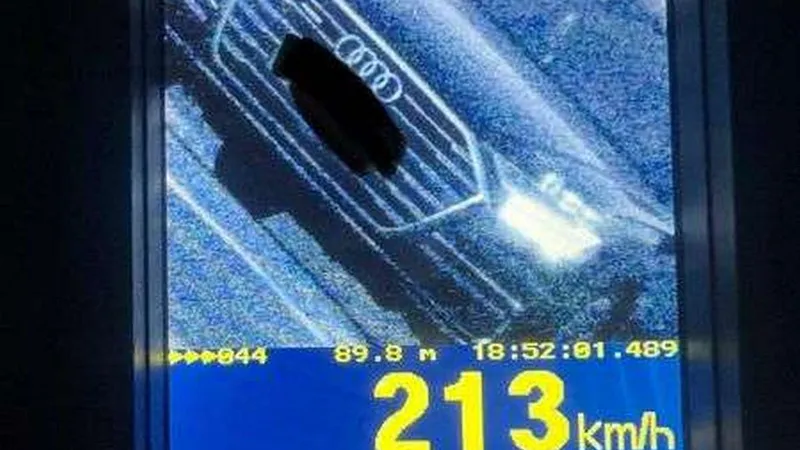 Vitezoman de 31 de ani cu Audi puternic, surprins cu 213 k/h pe DN1. Ce amendă a primit? - Foto: IPJ Sibiu