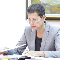 Procurorul Adina Florea a renunțat până la urmă să mai  candideze la șefia SIIJ (dreapta sus). Sute de mii de oameni au protestat față de modificările aduse legilor justiției de către PSD-ALDE - Foto: INQUAM PHOTOS/ Octav GAnea