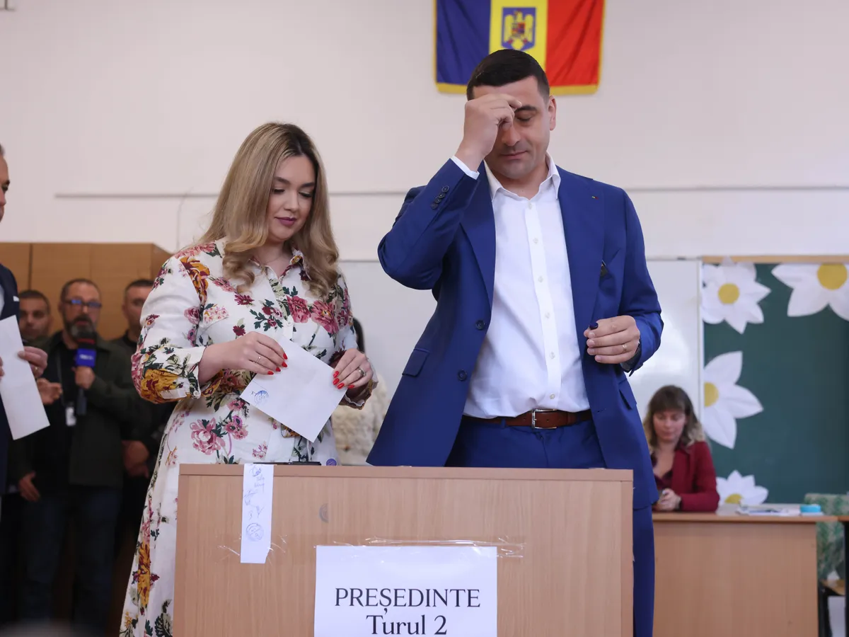 George Simion și soția la vot - Foto: INQUAM PHOTOS / Octav Ganea