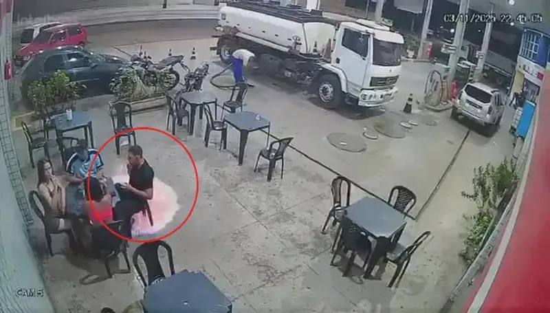 Benzinărie în flăcări - Foto: The Sun