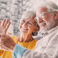 Legea pensiilor, modificată. Pensie mărită pentru 2.400.000 pensionari în octombrie - Foto. Freepik