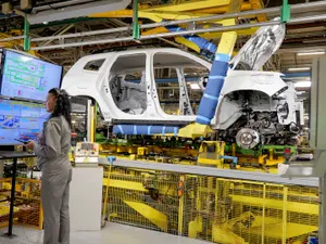 Criza de pe piața auto europeană lovește puternic și România. Producția a scăzut cu 11,6% în 2025 - Foto: Dacia (Imagine cu rol ilustrativ)