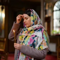 Femeie la biserică - Foto: Magnific.com (Imagine cu rol ilustrativ)