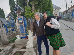 Cioloș la Cimitirul Vesel Foto: Facebook