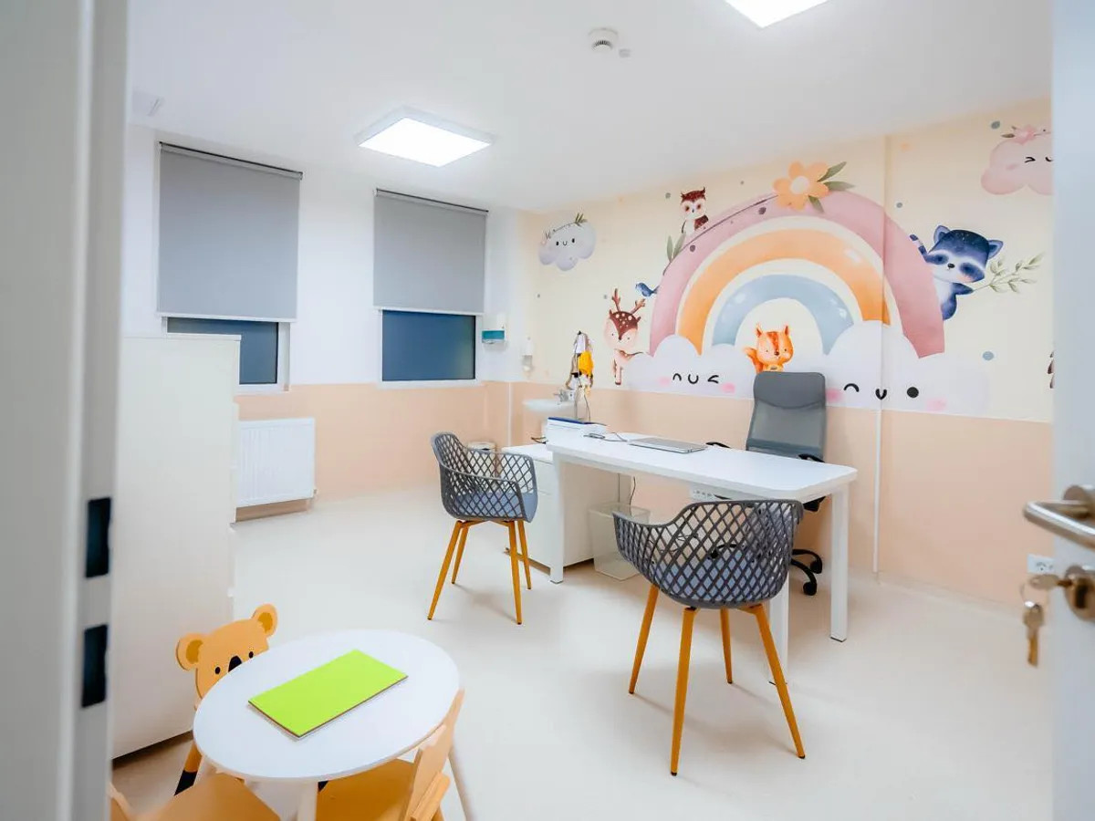 Un ONG a reabilitat și dotat Centrul de sănătate mintală pentru copii al Spitalului de Pediatrie Piteşti cu peste 500.000 € - Foto: Facebook / Alexandru Rogobete