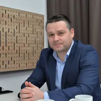 Primarul Ciucu, nemulţumit că gunoiul a reapărut în unele grădini de blocuri la doar două zile de la curăţenie. / Foto: pressone.ro