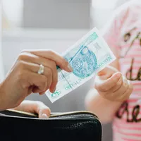 Trei categorii de angajați vor primi o majorare de 20% a salariului. Când se produce majorarea Foto: Pexels (fotografie cu caracter ilustrativ)