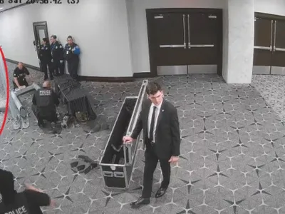 Noi imagini arată cum atacatorul de la cina corespondenților de la Casa Albă a trecut de securitate în patru secunde