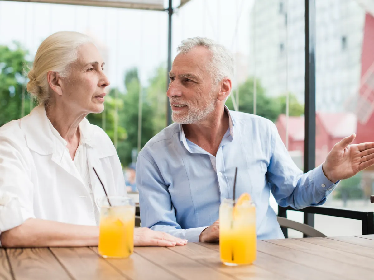 Femeile au o pensie cu 1.500 lei mai mică decât bărbații. Ministrul muncii spune cum reduce această diferență