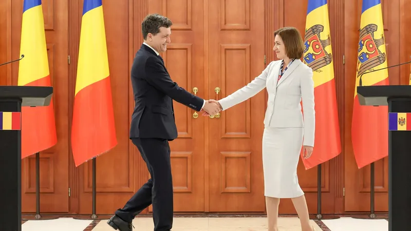 Nicușor Dan împreună cu Maia Sandu, președinta republicii Moldova - Foto: Profimedia Images