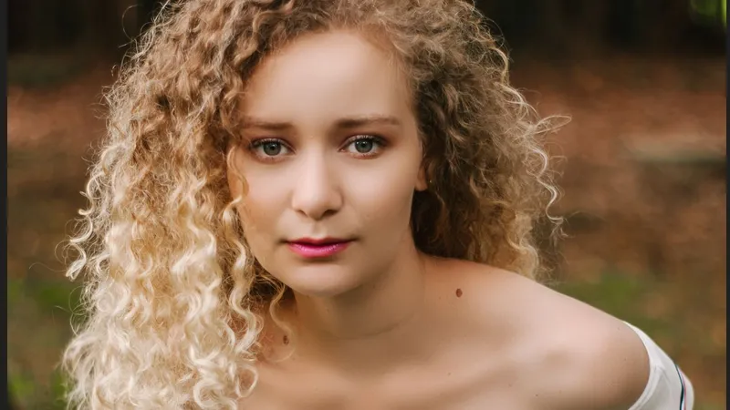Blonzi cu ochi albaștri (imagine cu rol ilustrativ)-Foto: Pexels/Marcelo Dias