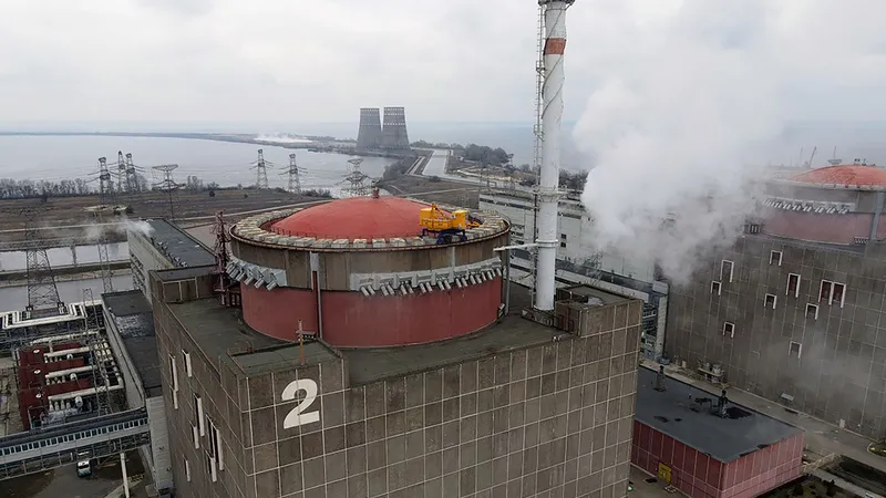Atac cu drone lângă centrala nucleară Zaporojie. AIEA avertizează: „Rușii se joacă cu focul nuclear” - Foto: Profimedia images