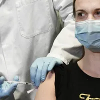 Vaccin administrat împotriva COVID/FOTO: Getty