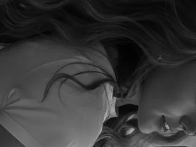 La 21 de ani, a recurs la măsuri ”disperate”: ”M-am gândit: `Cât cântărește sutienul meu?`”. Apoi, a primit o lovitură dură