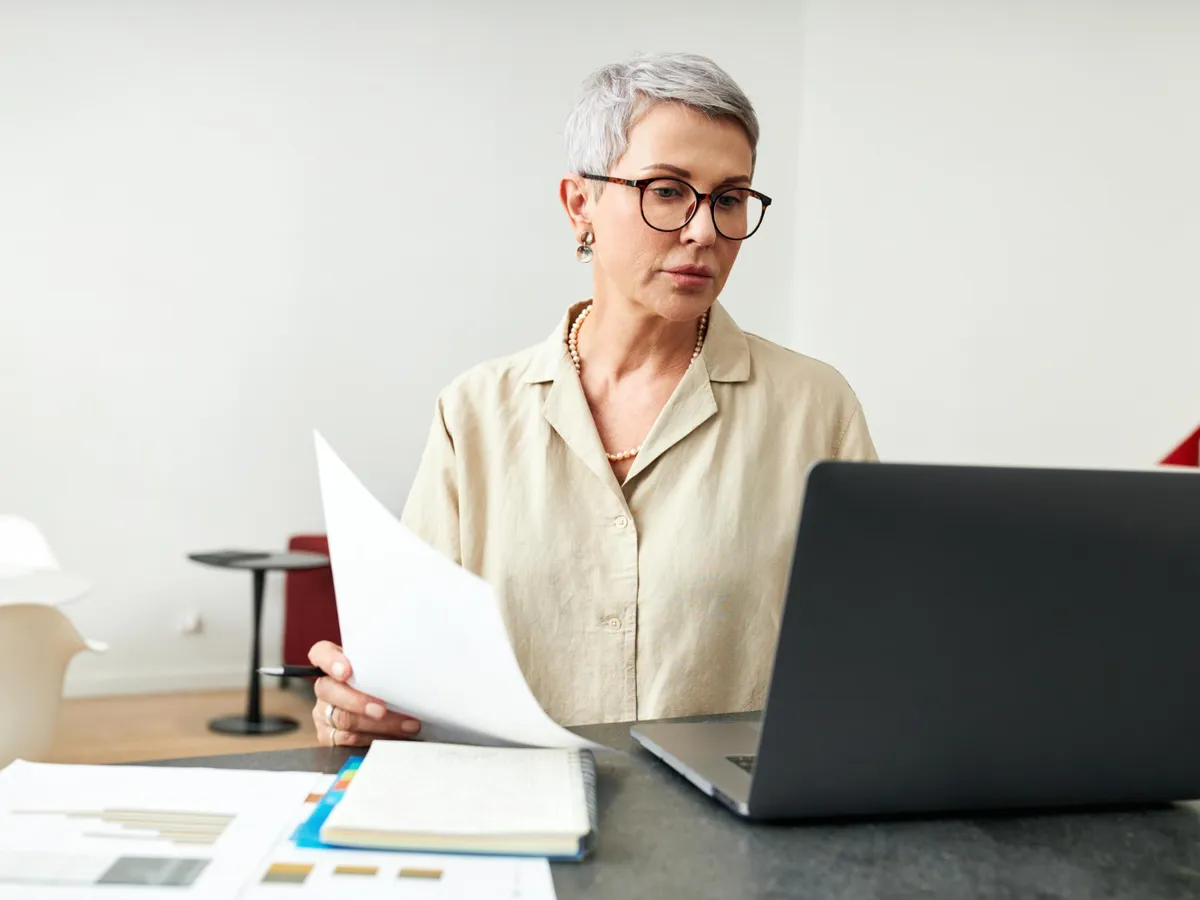 Pensionară la pensie - Foto: Freepik