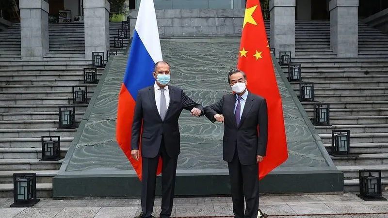 Lavrov și Wang Yi, gata să-și împartă lumea/ Foto: TASS