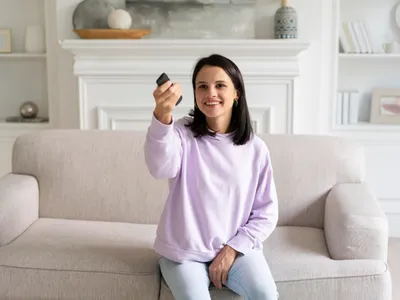 Cum să repari telecomanda cu folie de aluminiu? Trucul care salvează situația. Nu mai ai nevoie de baterii - Foto: Freepik (Imagine cu rol ilustrativ)