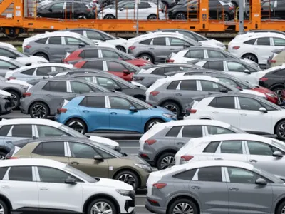 VIDEO Mașini declarate daună totală, revândute ca noi: anchetă europeană cu legături în România