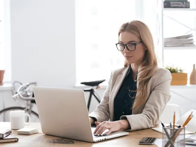 Angajată la birou - Foto: Freepik