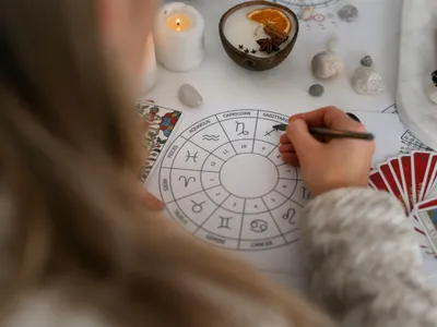 Ședință astrolog - Foto: Magnific.com (Imagine cu rol ilustrativ)