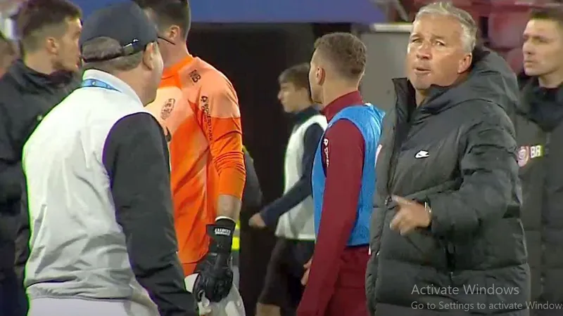 Gică Hagi și Dan Petrescu la finalul meciului. Foto: GSP