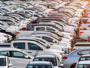 Guvernul introduce din iulie o nouă taxă auto: 1900 lei pentru mașinile vechi - Foto: Freepik/tawatchai07