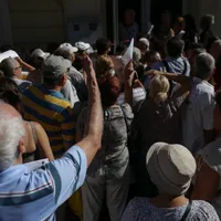 Pensiile și saariile sunt în pericol Foto: INQUM Photos/Octav Ganea