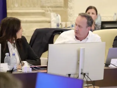 Derapaj în Parlament. Câciu a bătut cu pumnul în masă și a strigat la președinta comisiei de buget: „Vreau răspuns!”