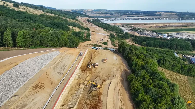 „Blestemul” de pe Autostrada Transilvania, terminat la 22 de ani de la prima lopată dată de Bechtel? - Foto: Facebook / Asociația Pro Infrastructură