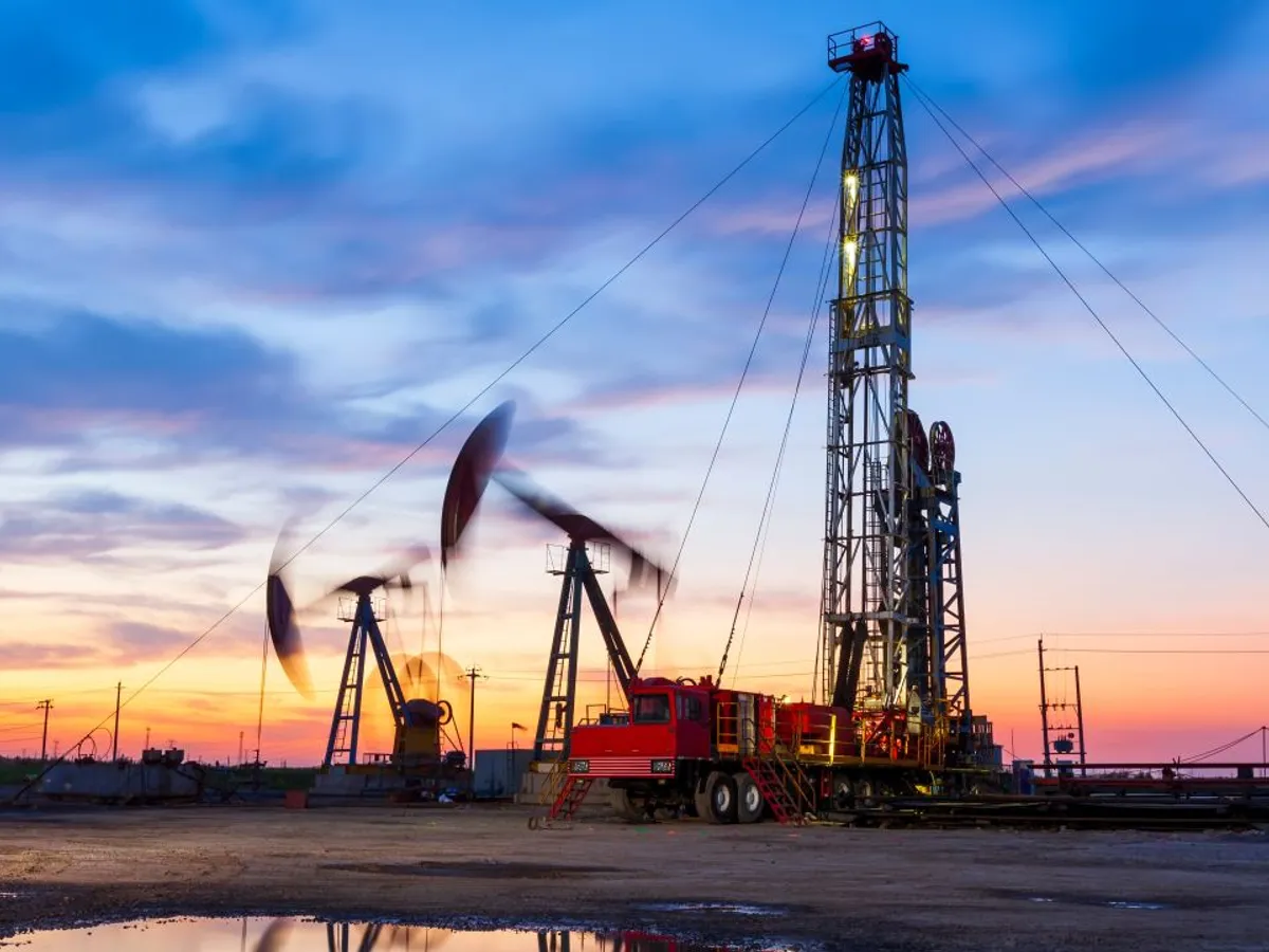 Petrolul ar putea exploda la 180$/baril! Scenariul care sperie piețele globale