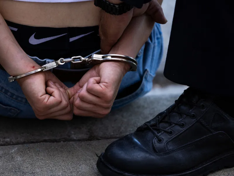 Au racolat tinere și le-au „aruncat” pe piața prostituției. Clienții, „prinși” prin matrimonialei - Foto: Profimedia images