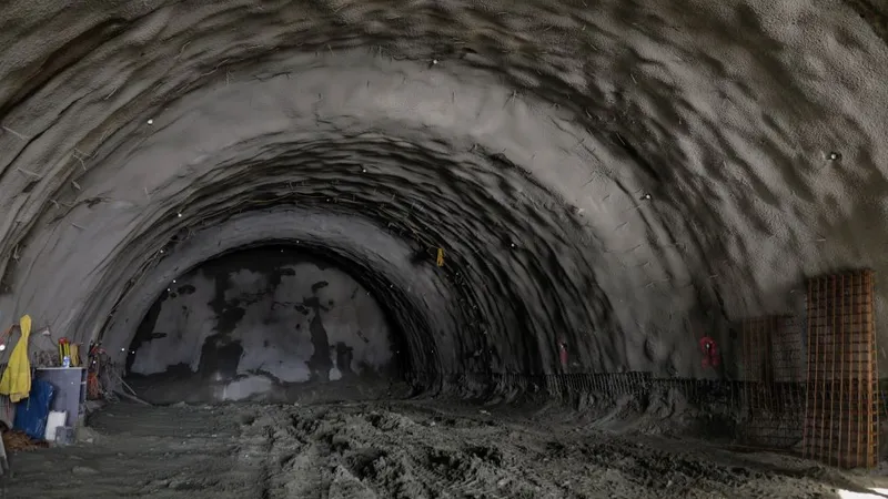 E aproape gata un tunel de pe Autostrada Piteşti - Sibiu. Lucrarea costă 1.678.000.000 de lei - Foto: INQUAM PHOTOS/George Călin
