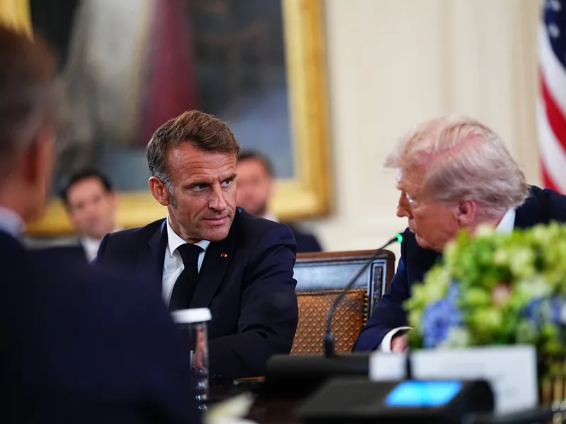 Microfon „uitat” deschis la Casa Albă. Trump, către Macron: „Putin va face o înțelegere pentru mine” - Foto: Profimedia images