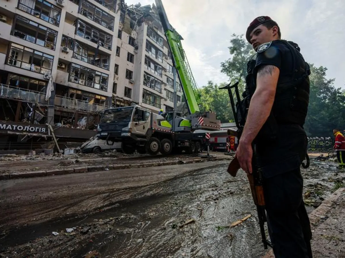 VIDEO Un mort şi cinci răniţi în atacul cu rachetă de la Kiev / Profimedia