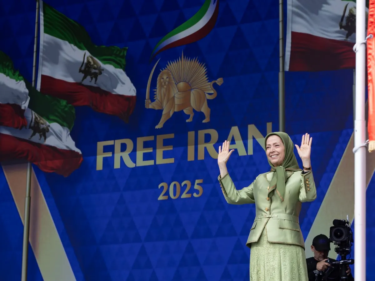 Maryam Rajavi, președinta rezistenței iraniene (NCRI), la un miting pentru Iranul Liber la Bruxelles, sept. 2025 - Foto: Profimedia Images