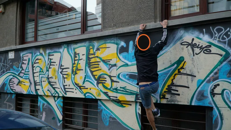 Amenzi usturătoare pentru grafferi / https://www.facebook.com/aeul.graffiti