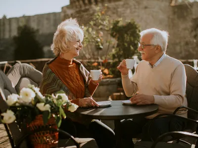 Pensionari pe teresă Foto: Freepik (rol ilustrativ)