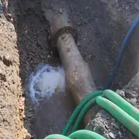 Țevile sunt ciur. La fiecare 3 metri cubi de apă pompată, unul se duce în pământ. Cine plătește? - Foto: ziaruldeiasi.ro