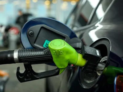 Benzină - Foto: Profimedia images